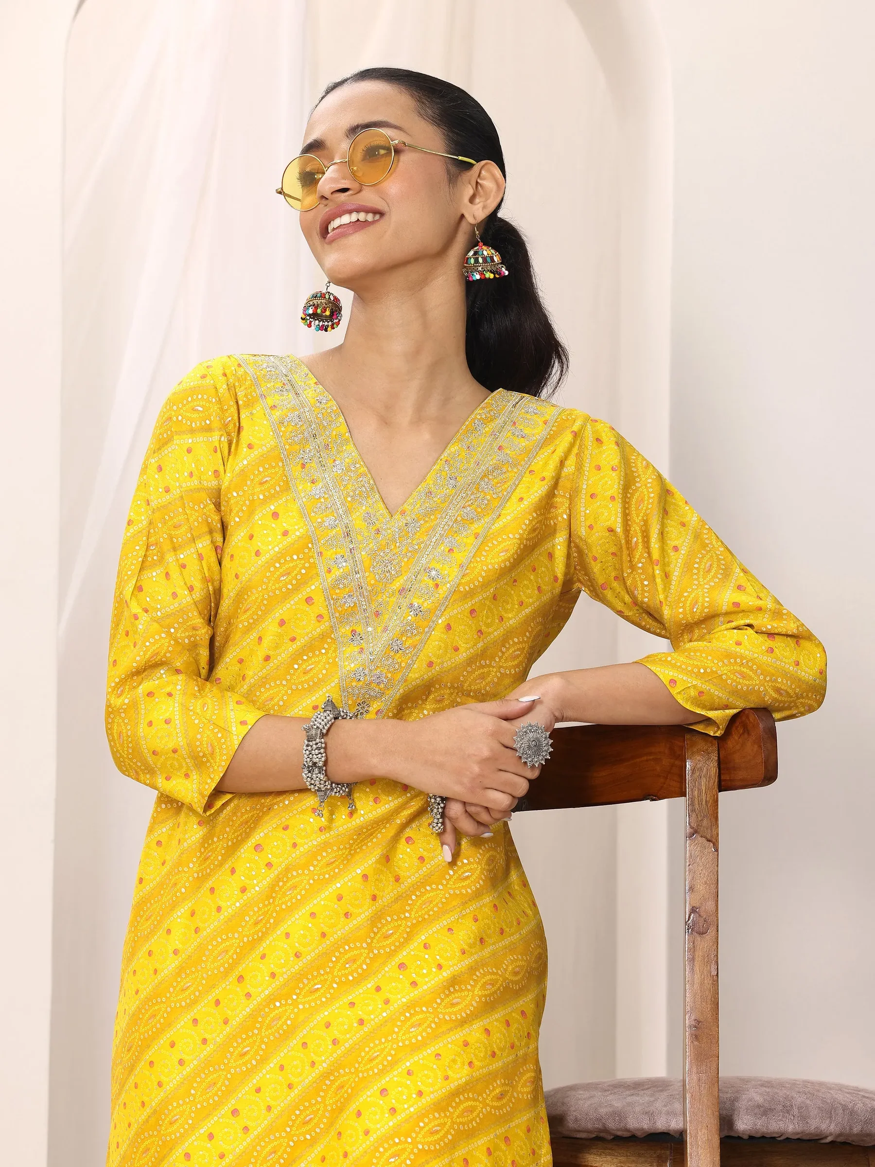 29487O_5Main_8995ce37-4b6c-40e4-b23c-a4587f7dc884.webp Mustard Printed Silk Blend Straight Kurta - Image 1